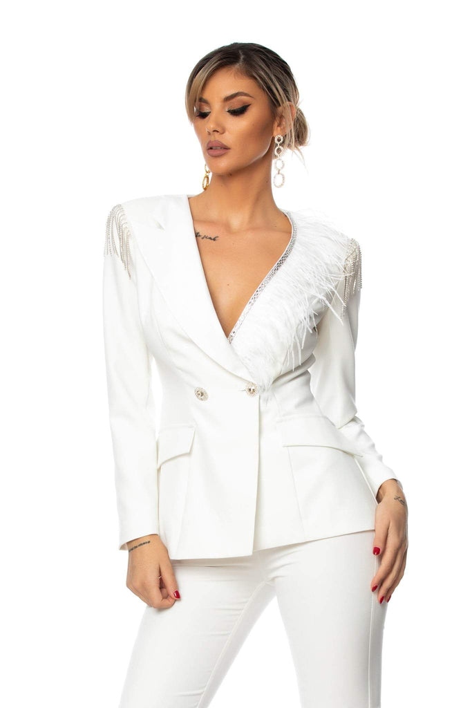 Completo tailleur bianco elegante Bby con rifiniture in strass e revers V accessorio con piuma