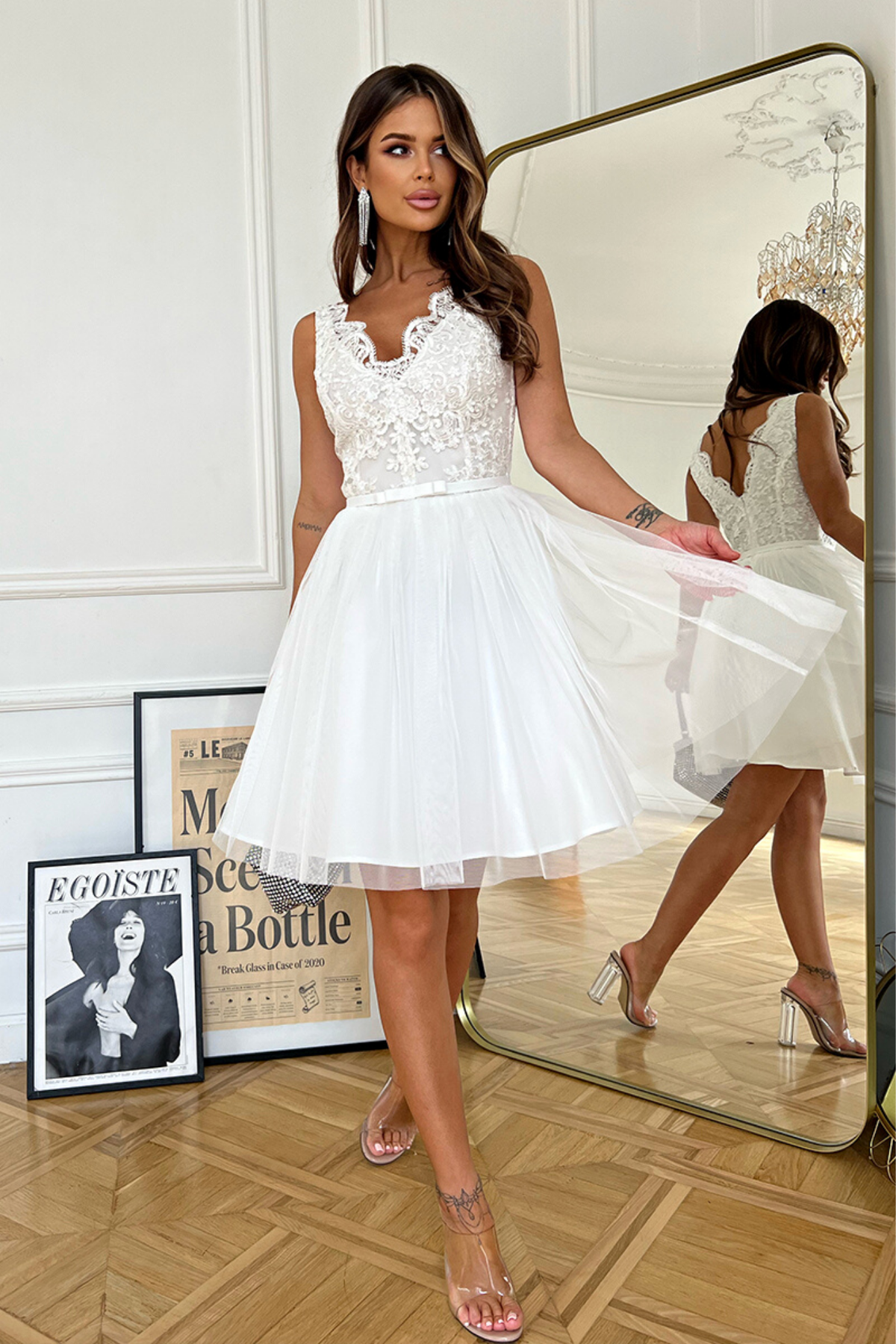 Abito corto bianco svasato stile princess Moda-Mania con corpetto ricamato e gonna in tulle a strati, perfetto per occasioni speciali