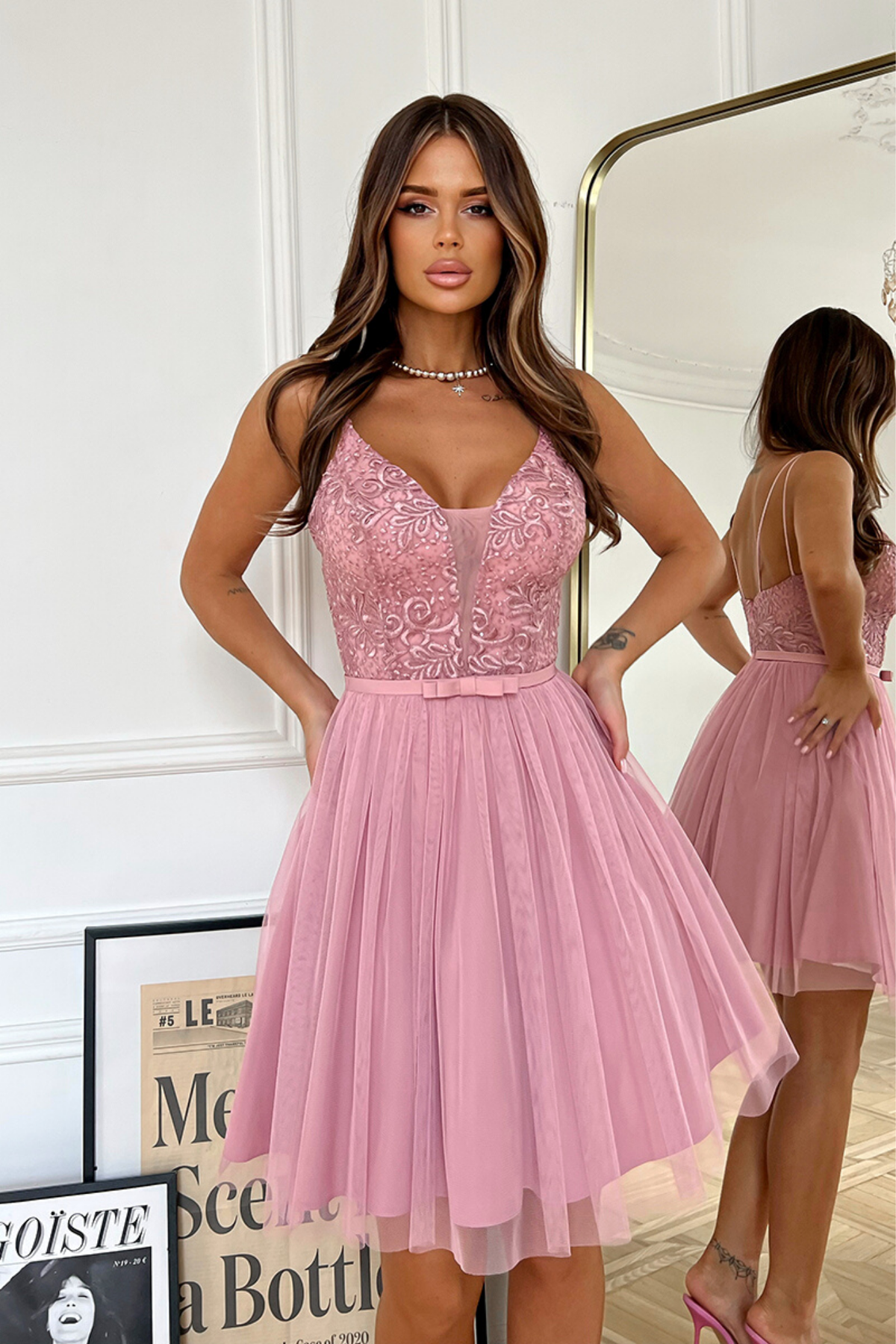 Abito corto rosa svasato Moda-Mania con corpetto in tulle ricamato e gonna a strati, stile princess, ideale per occasioni speciali.