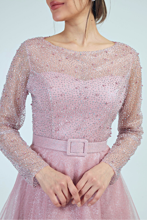 Abito da cerimonia midi Moda-Mania in tulle lamè e chiffon rosa con corpetto decorato di brillantini e perle strass.