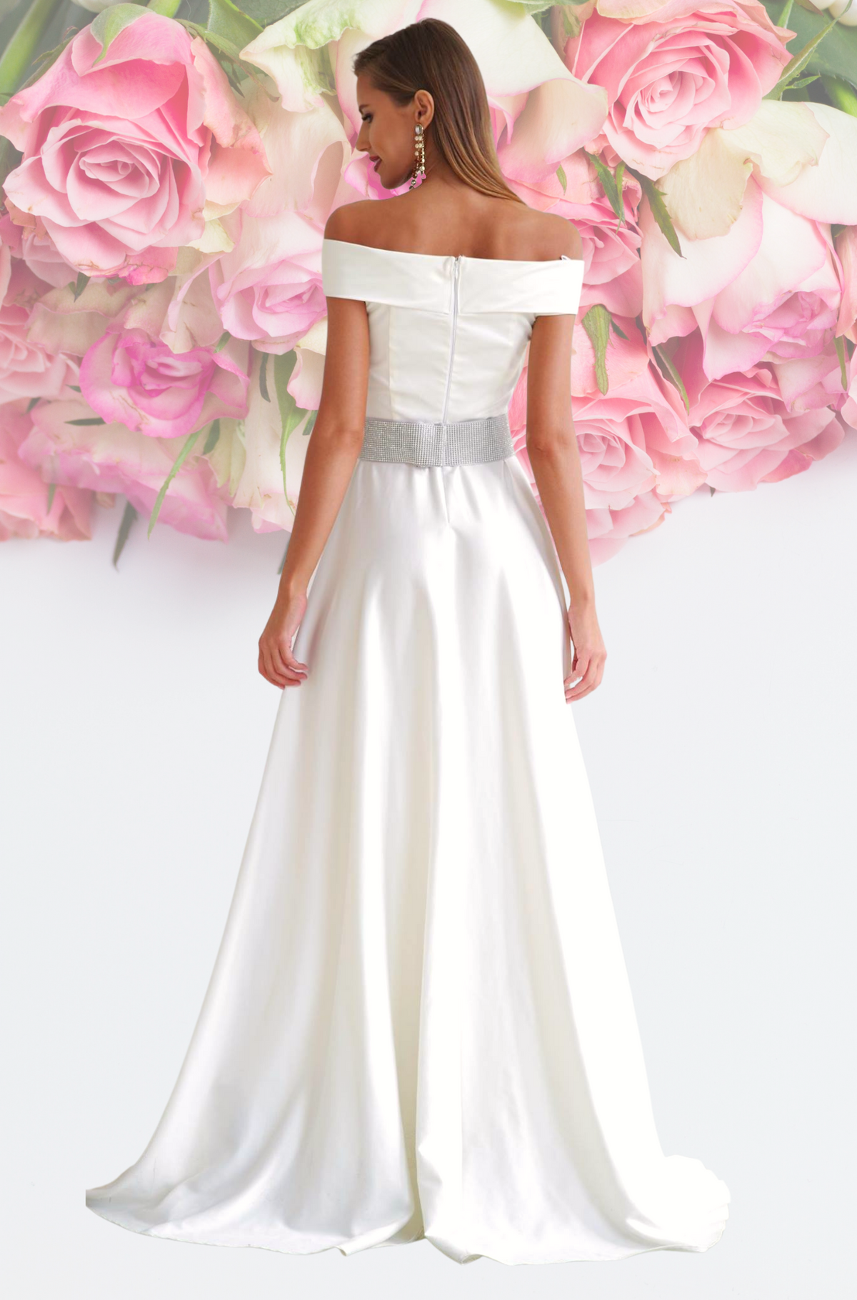 Abito lungo bianco-avorio Artista con scollatura a barchetta, cintura con strass rimovibile, dettagli eleganti.
