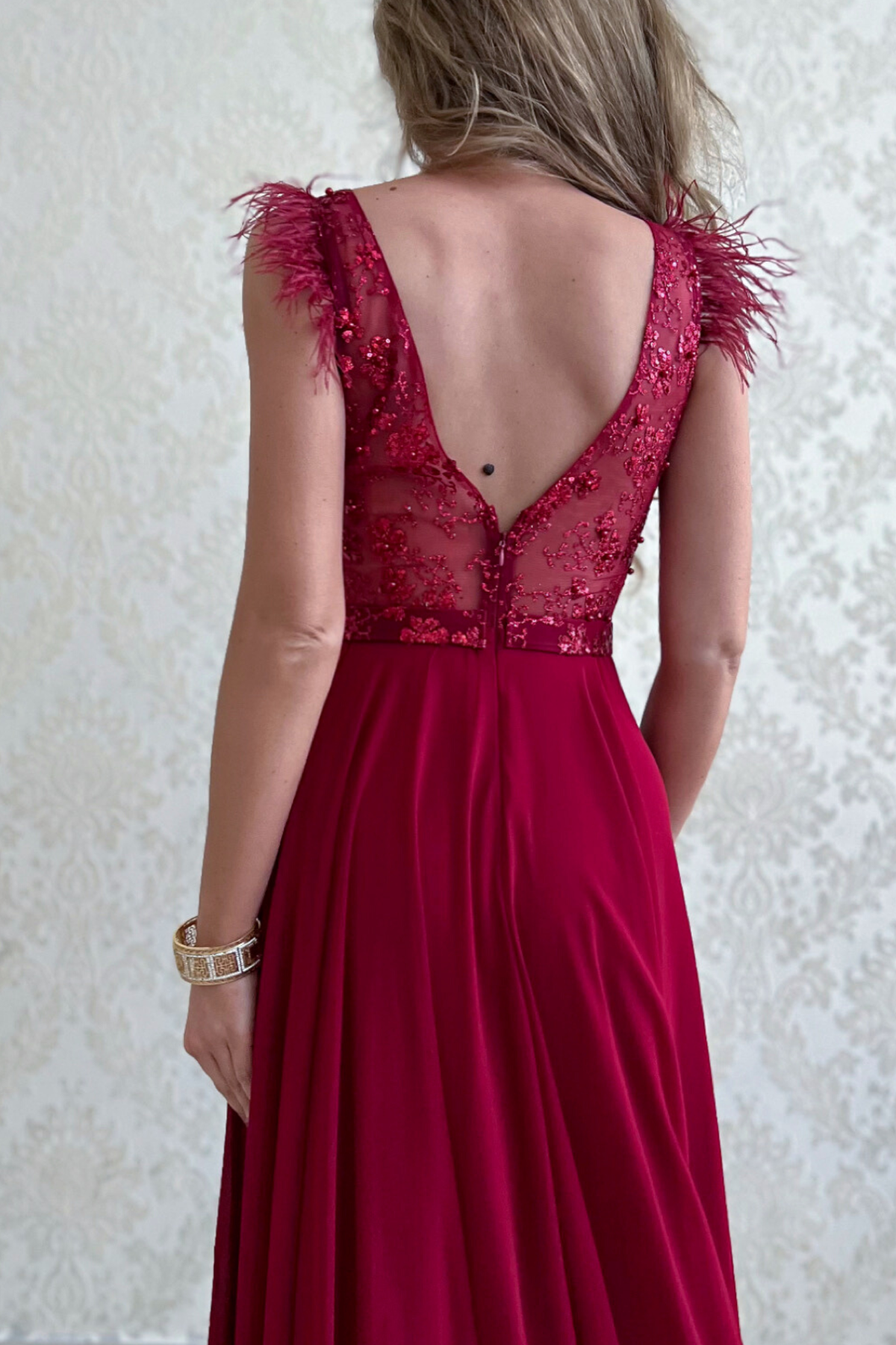 Abito lungo svasato bordeaux Moda-Mania con corpetto floreale glitterato e gonna in georgette, elegante e femminile.
