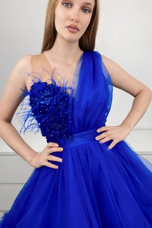 Abito princess blu elettrico in tulle con corpetto a fiori 3d e piume decorative
