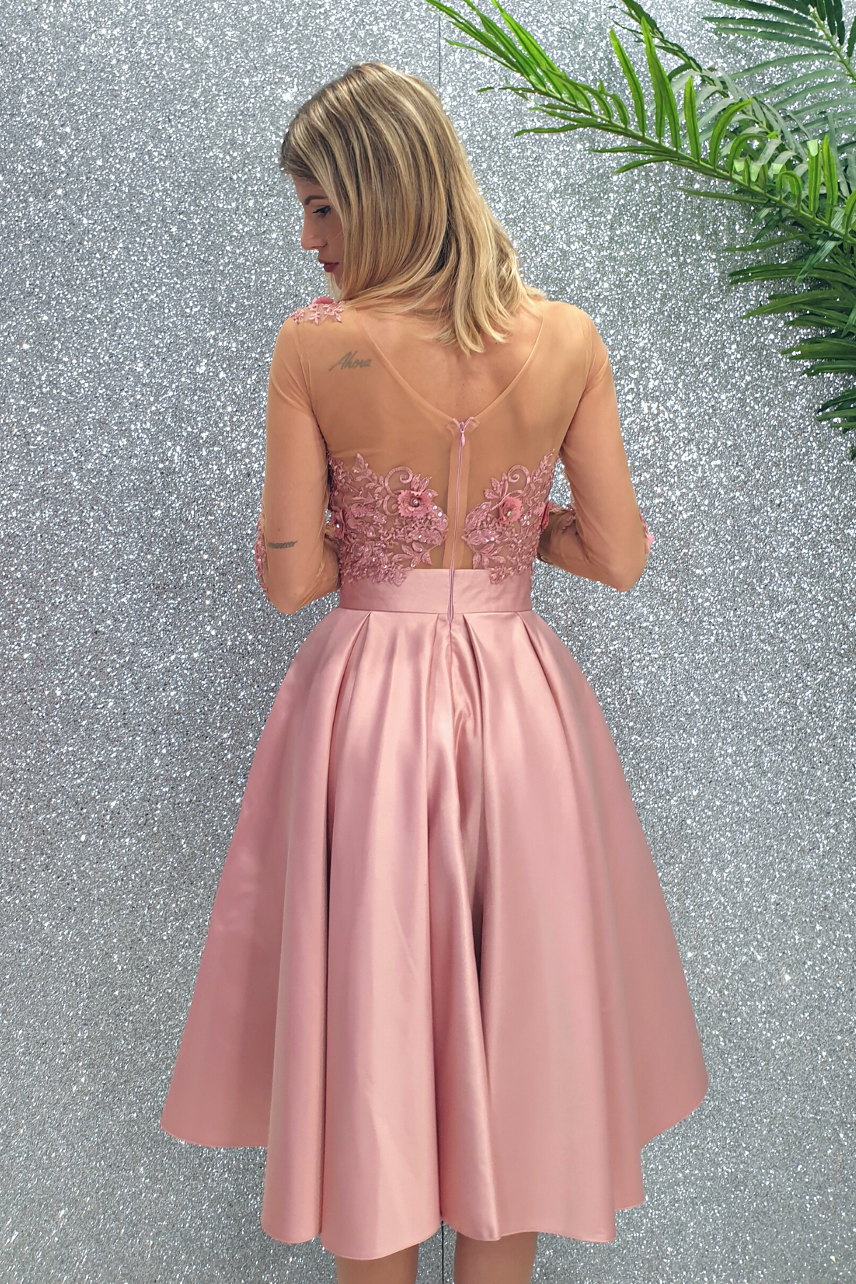 Abito rosa princess midi Moda-Mania con corpetto in tulle a fiori 3D e gonna svasata in taffetà, ideale per occasioni speciali.