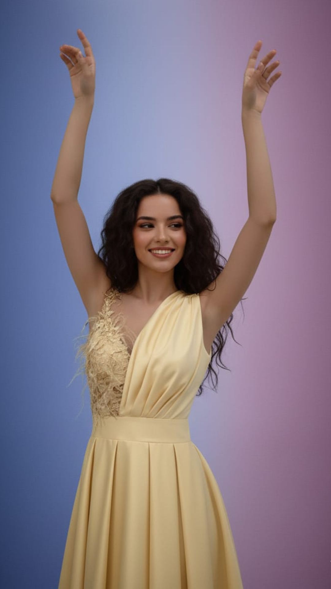 Abito svasato giallo midi Moda-Mania con corpetto floreale e dettagli di piume decorativi, ideale per occasioni speciali.