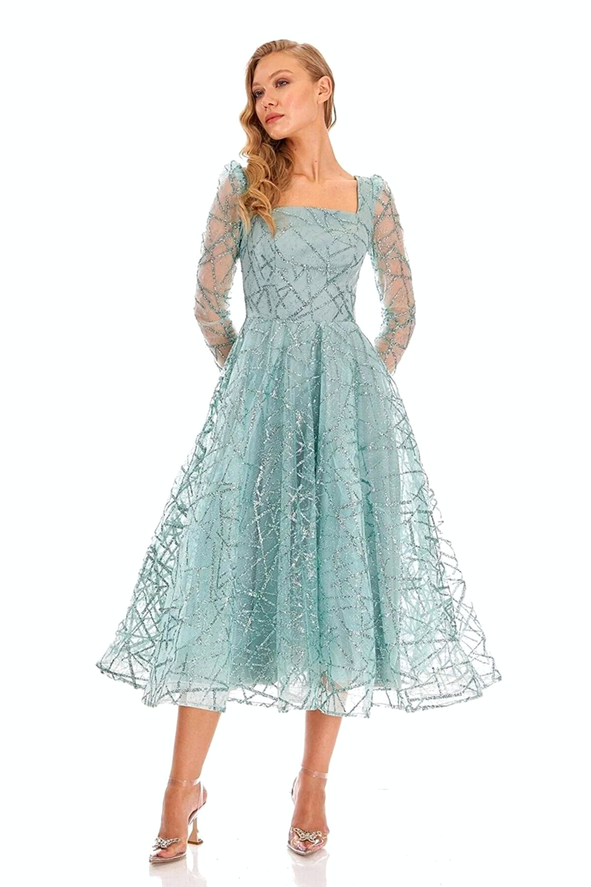Abito svasato midi verde menta in tulle con trama glitterata, maniche lunghe, da donna, marca Moda-Mania.