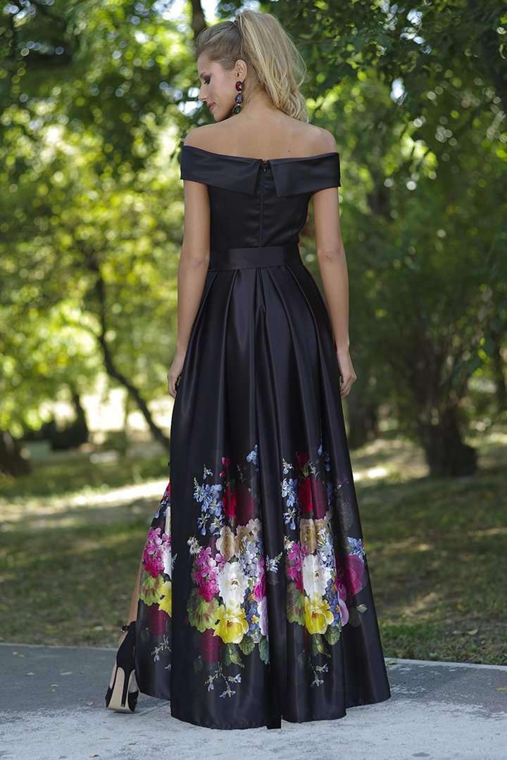 Abito lungo nero svasato Artista con scollatura a barchetta e fantasia floreale multicolore, dettaglio del tessuto e design elegante
