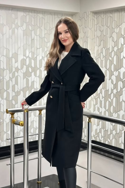 Cappotto invernale nero doppiopetto in cashmere con fodera trapuntata, scollo a V e tasche comode, giacca Moda-Mania