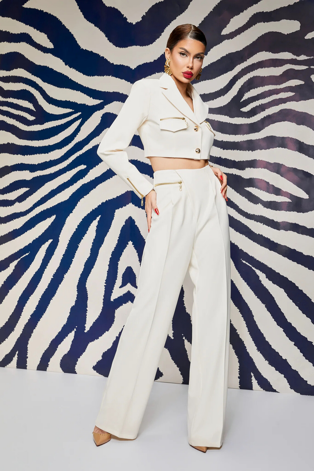Completo tailleur bianco panna Bby giacca corta e pantaloni a gamba larga