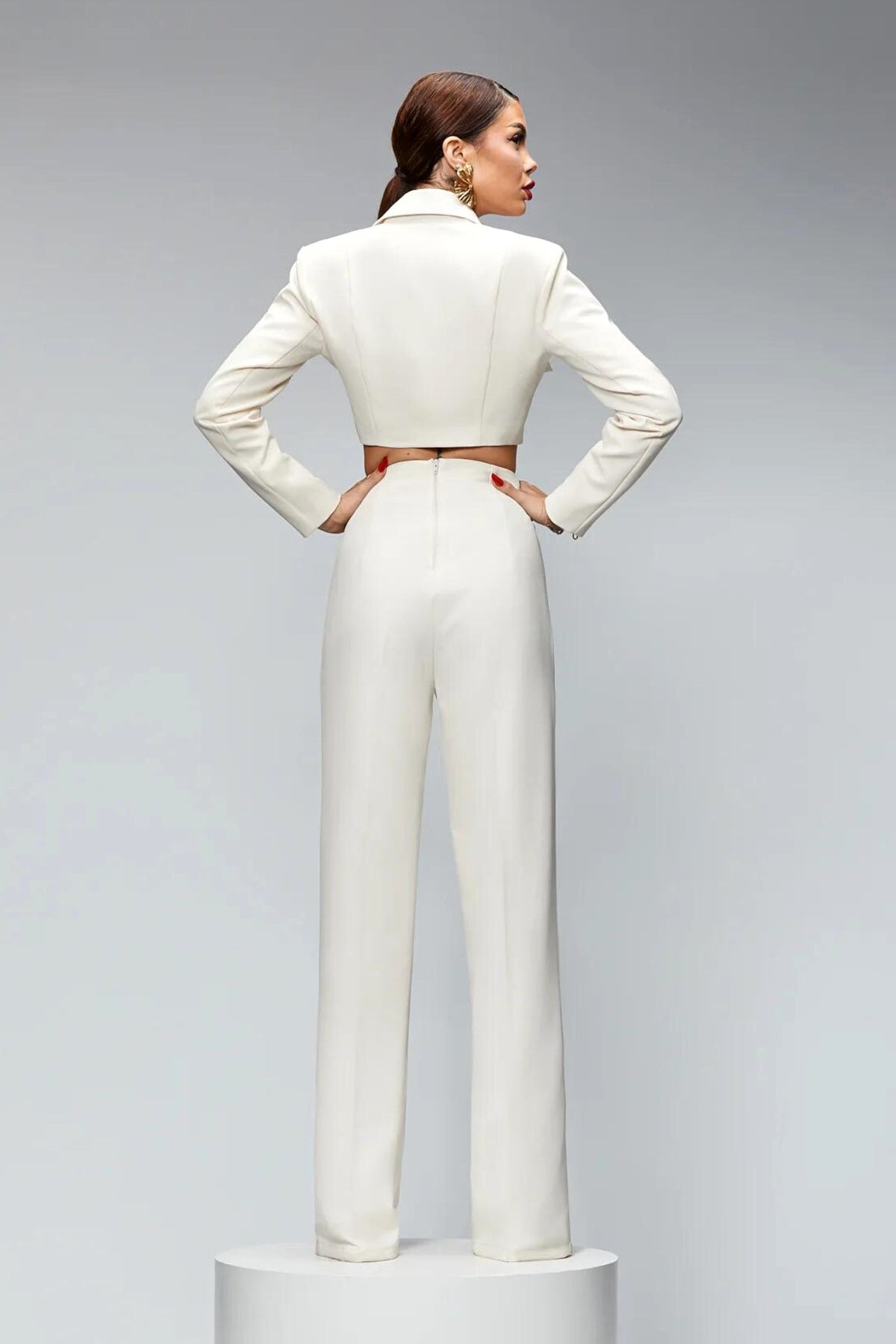 Completo tailleur bianco panna Bby giacca corta e pantaloni a gamba larga