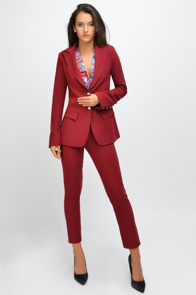 Completo tailleur bordo Foggi giacca classica  lunghezza fianchi con bottoni argento e pantalone aderente