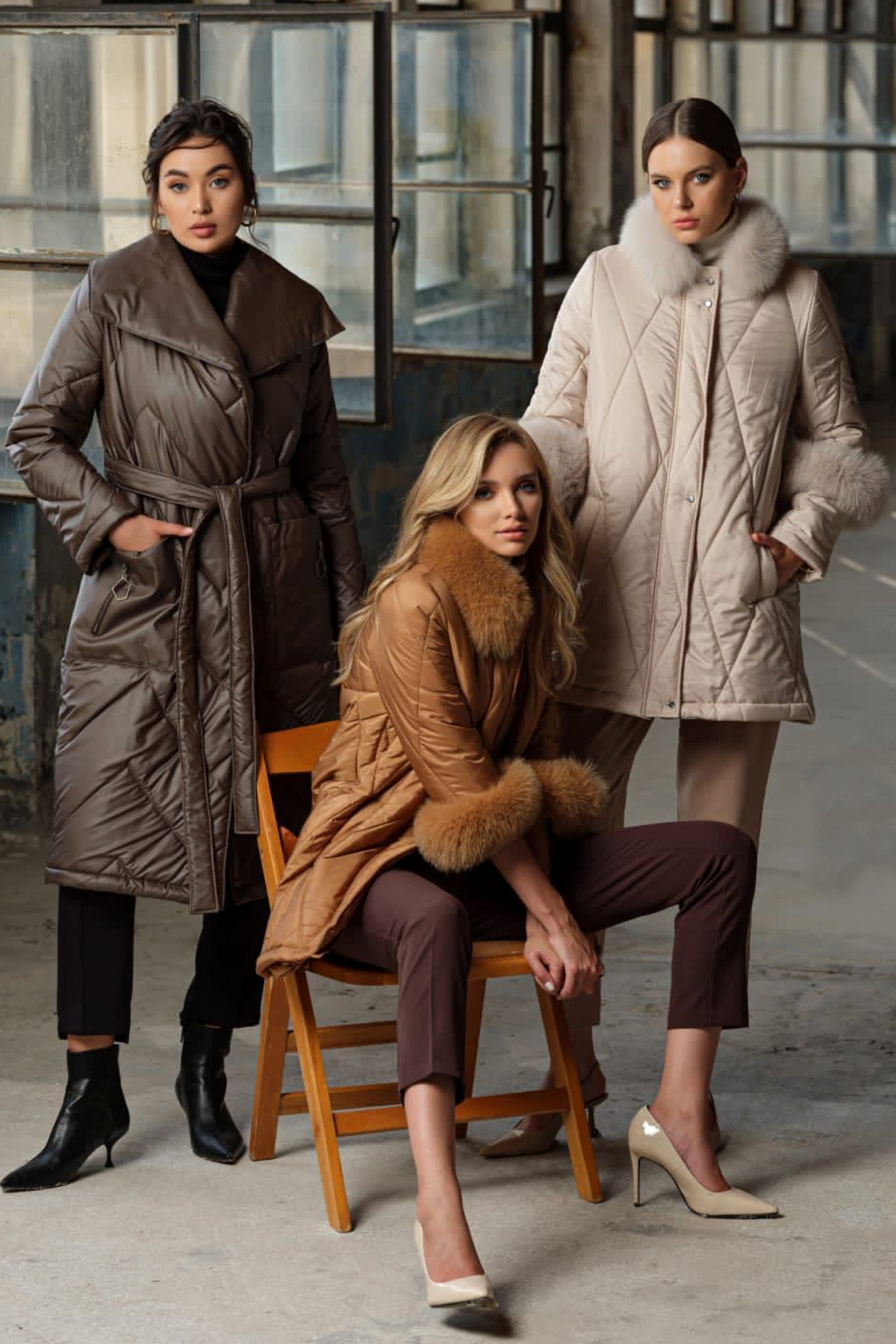 Giacca invernale dorata cammello Moda-Mania con collo alto, accessoriata con pelo naturale, giacca e cappotto elegante e caldo