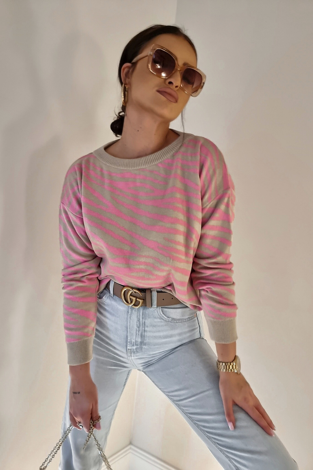 Maglione oversize Moda-Mania bicolore beige e rosa con collo e polsini alti a coste, stile casual e confortevole.