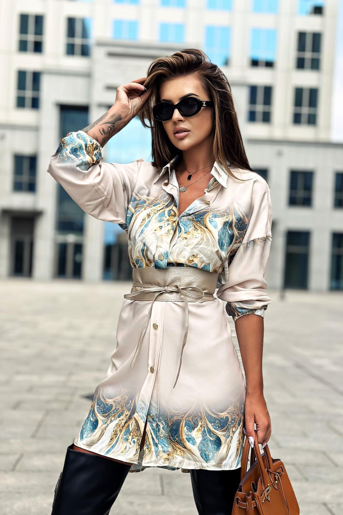 Abito camicia oversize Moda-Mania panna avorio con fantasia astratta, cintura inclusa e spacchi laterali, tessuto leggero e fluido