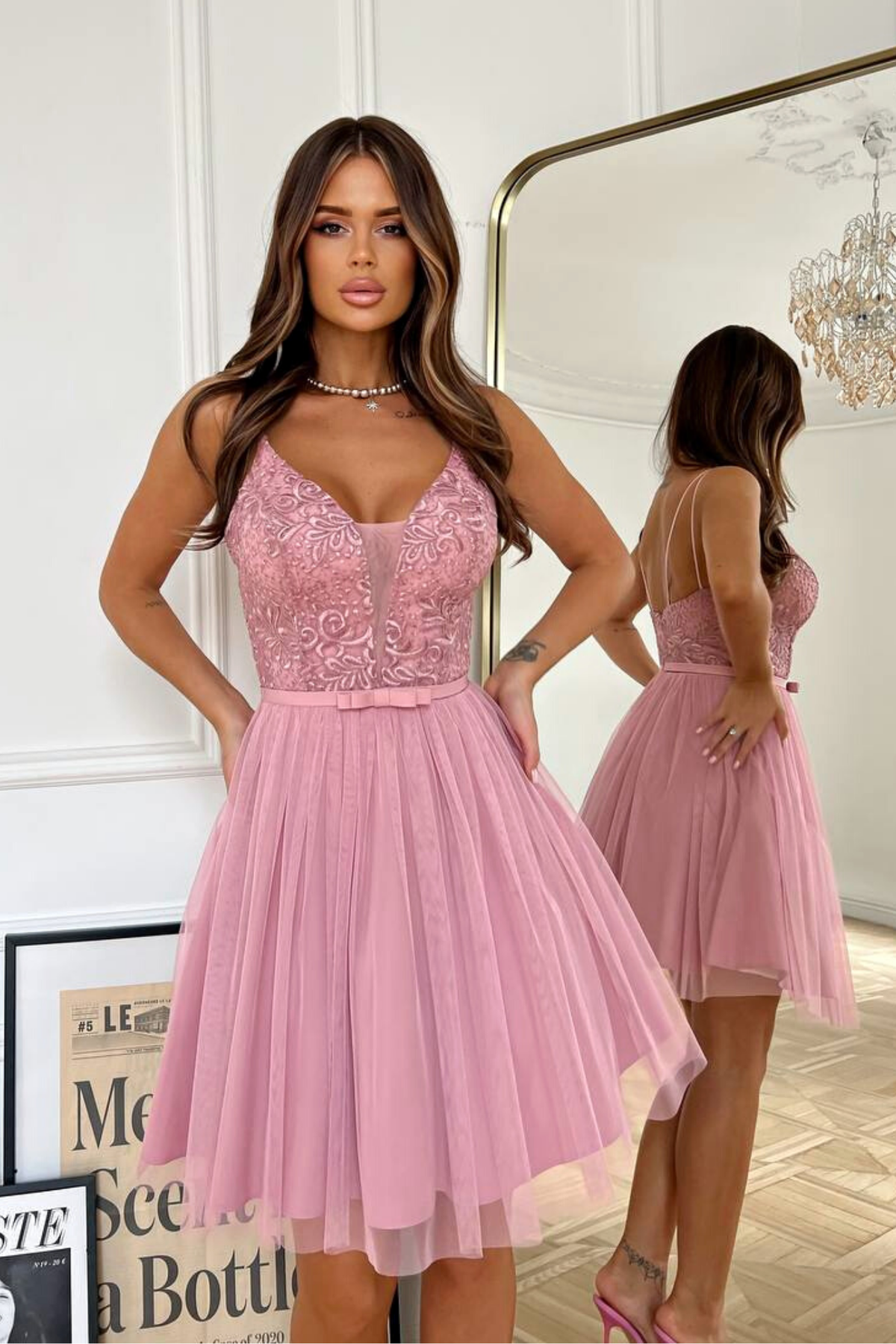 Abito corto rosa svasato princess Moda-Mania con corpetto ricamato in tulle e gonna a strati, perfetto per occasioni speciali.
