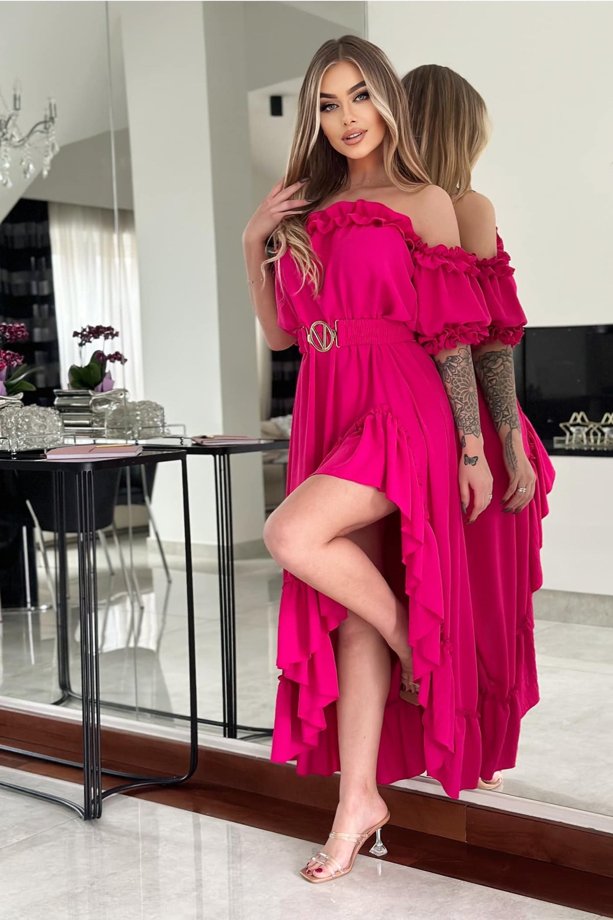 Abito estivo fucsia corto davanti e lungo dietro con scollo a barchetta, maniche rimovibili e cintura, di Moda-Mania.
