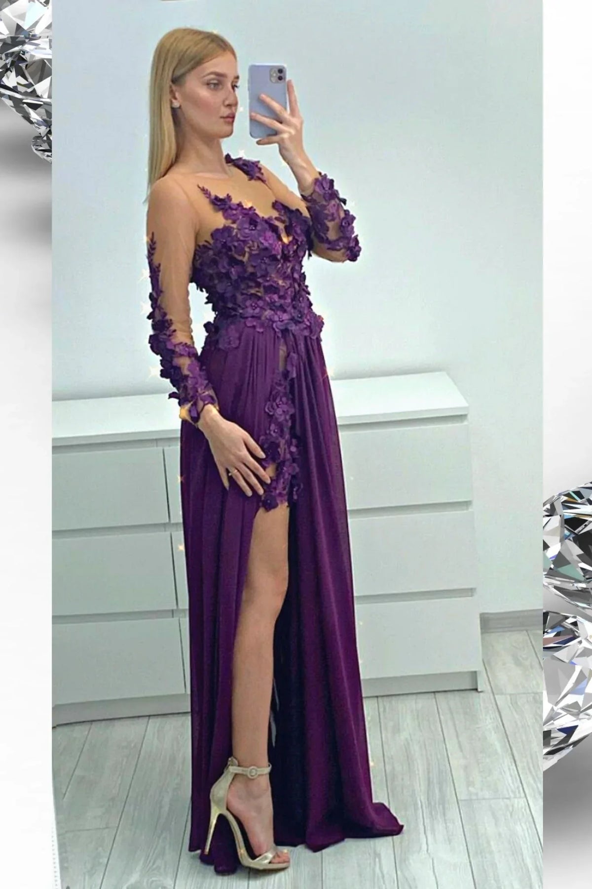 Abito lungo viola prugna Moda-Mania con strascico e corpetto in tulle nude con fiori 3D, elegante e romantico.