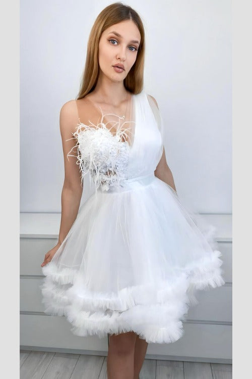 Abito princess bianco Moda-Mania in tulle con corpetto a fiori 3D e dettagli di piume decorativi, abito corto elegante.