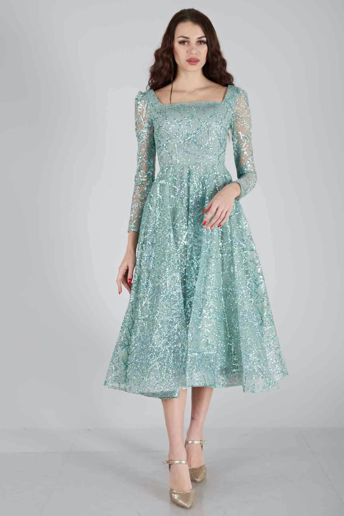 Abito svasato midi verde menta in tulle con trama glitterata e maniche lunghe, vestito elegante di Moda-Mania.