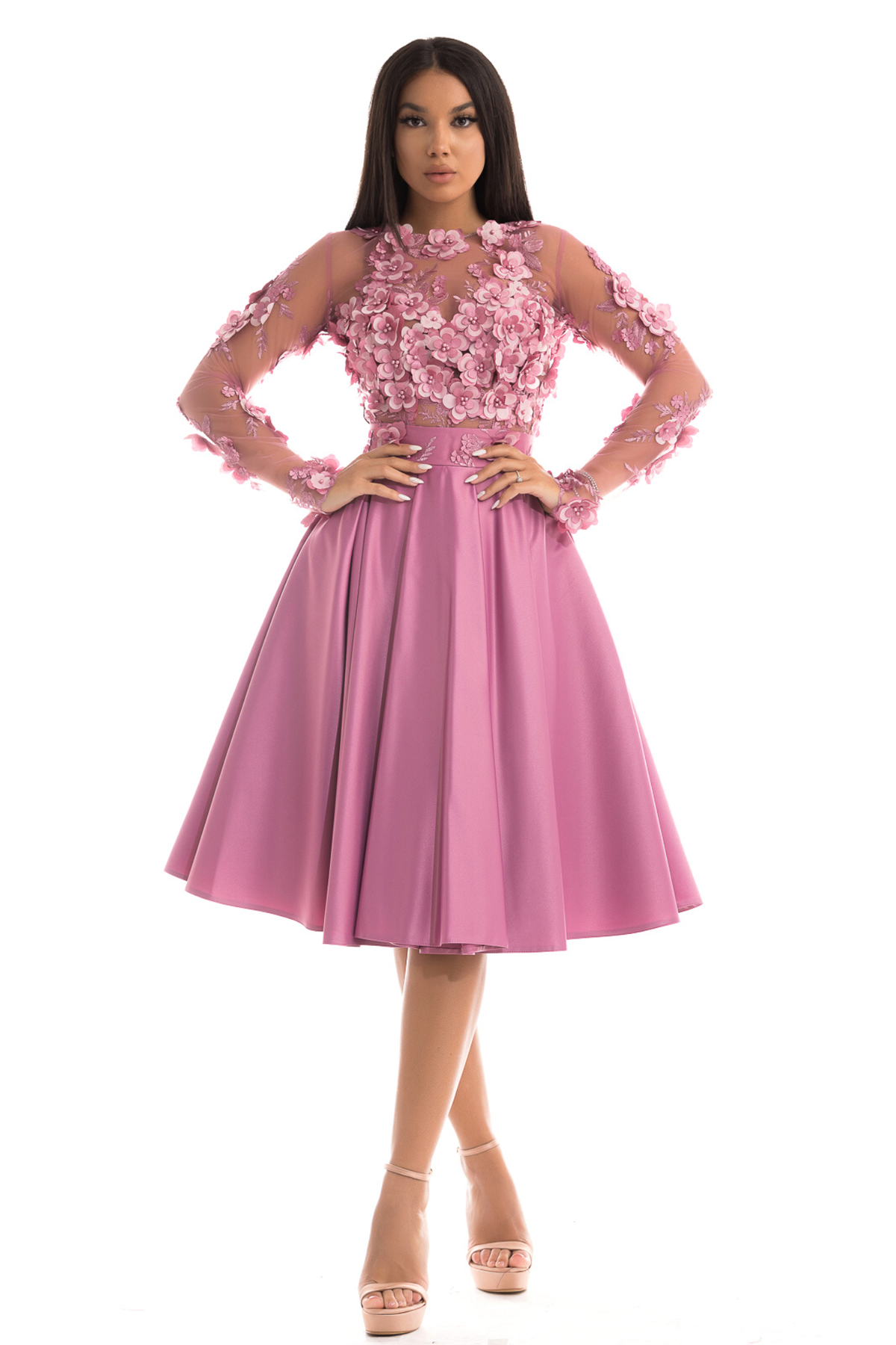 Abito corto svasato rosa scuro Moda-Mania con corpetto a manica lunga in tulle floreale 3D e gonna in taffetà.
