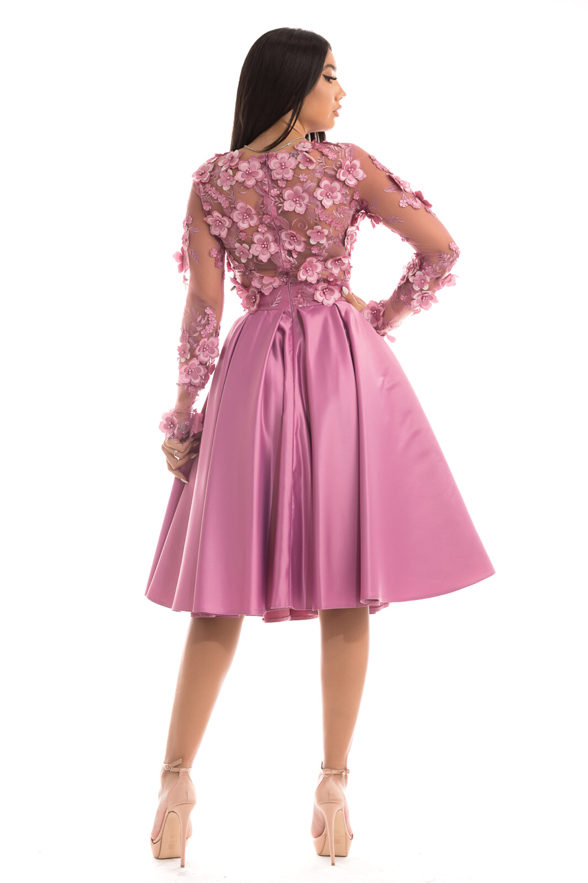 Abito corti Moda-Mania rosa scuro con corpetto in tulle floreale 3D e gonna in taffetà, maniche lunghe e stile svasato