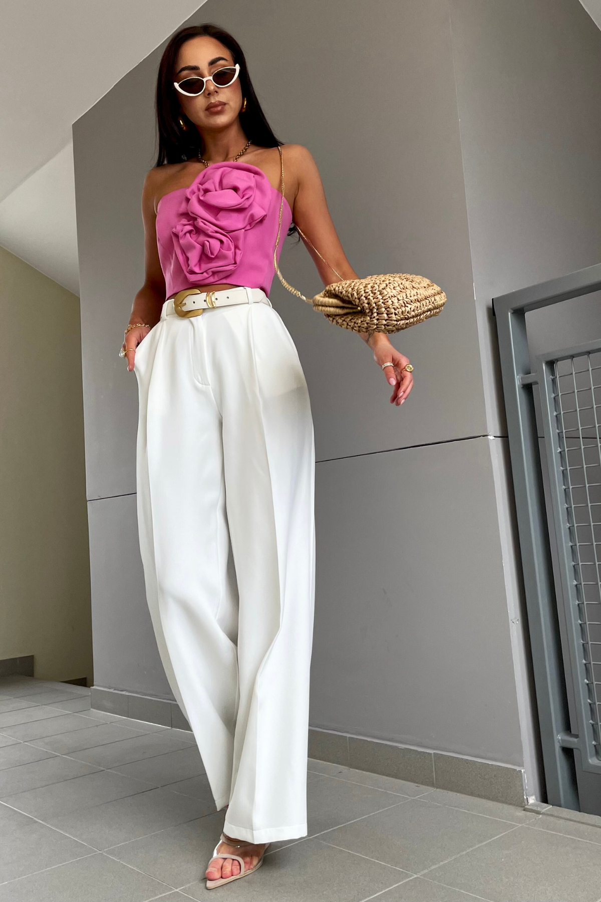Pantaloni lunghi bianchi a palazzo Moda-Mania con tasche laterali e vita medio alta, tessuto leggero e vestibilità comoda
