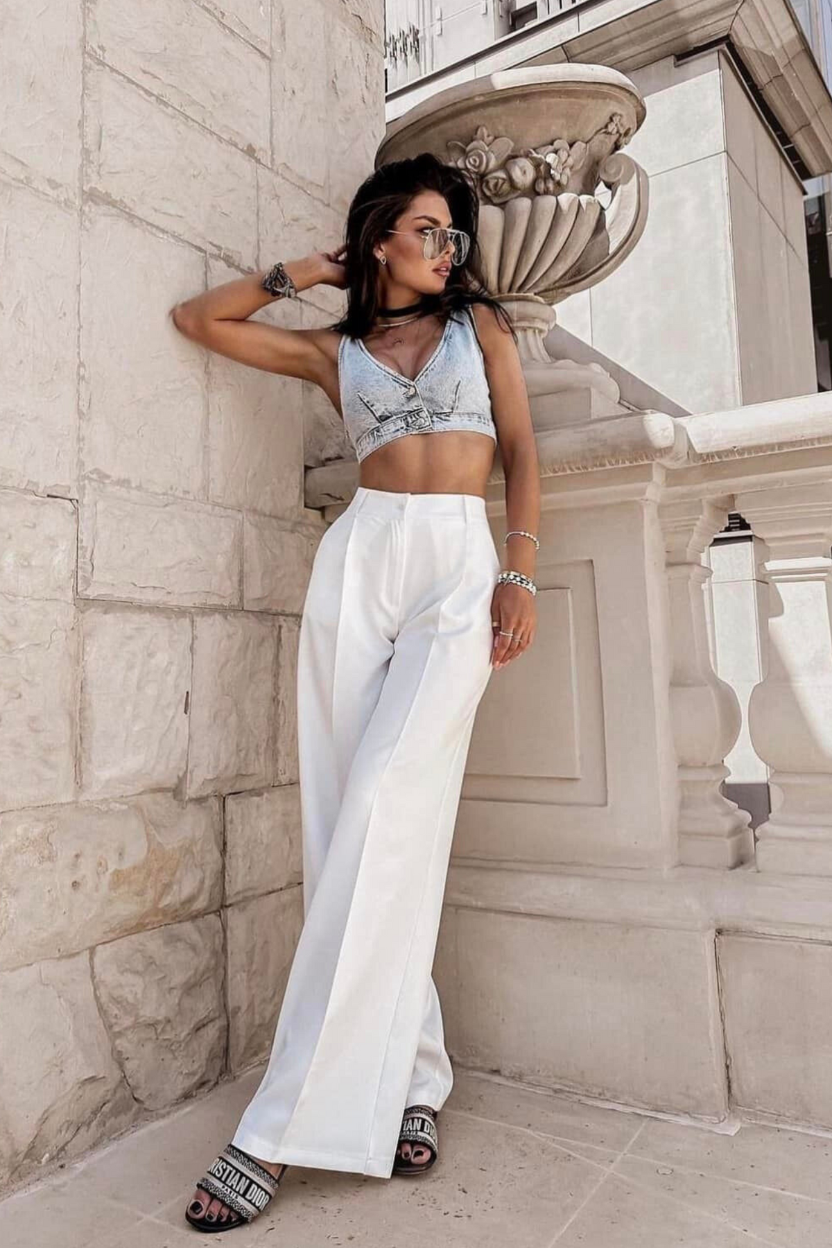 Pantaloni lunghi a palazzo bianchi Moda-Mania con tasche laterali e vita medio alta, tessuto leggero e stile elegante