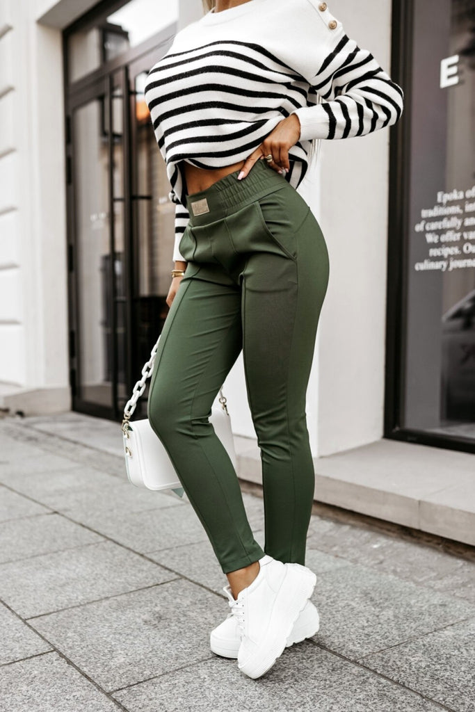 Pantaloni sportivi colore verde kaki in cotone con tasche laterali e vita elasticizzata