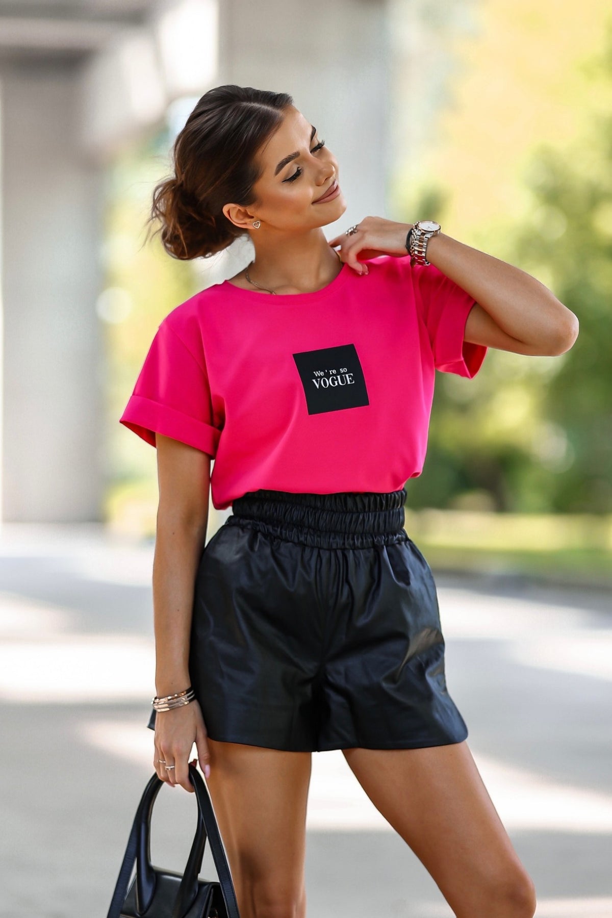 Maglietta fucsia in cotone Moda Mania con stampa Vogue, maniche corte con risvolto, stile casual e moderno