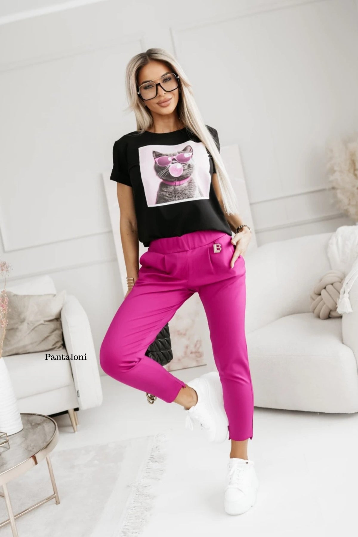 T-shirt nero Moda Mania in cotone elasticizzato con stampa gatto frontale e maniche corte con risvolto