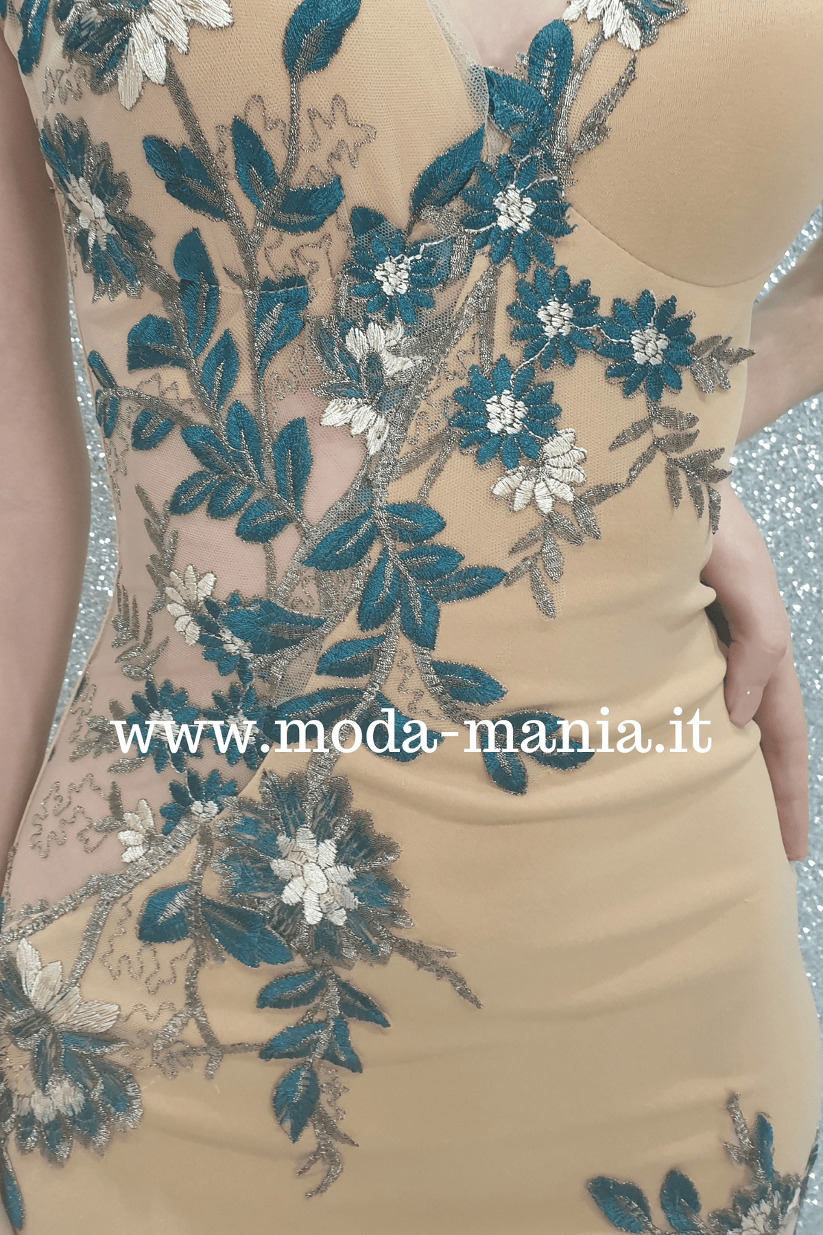 Abito lungo beige a sirena Chanttal con inserto in tulle floreale ricamato verde, elegante vestito da sera femminile
