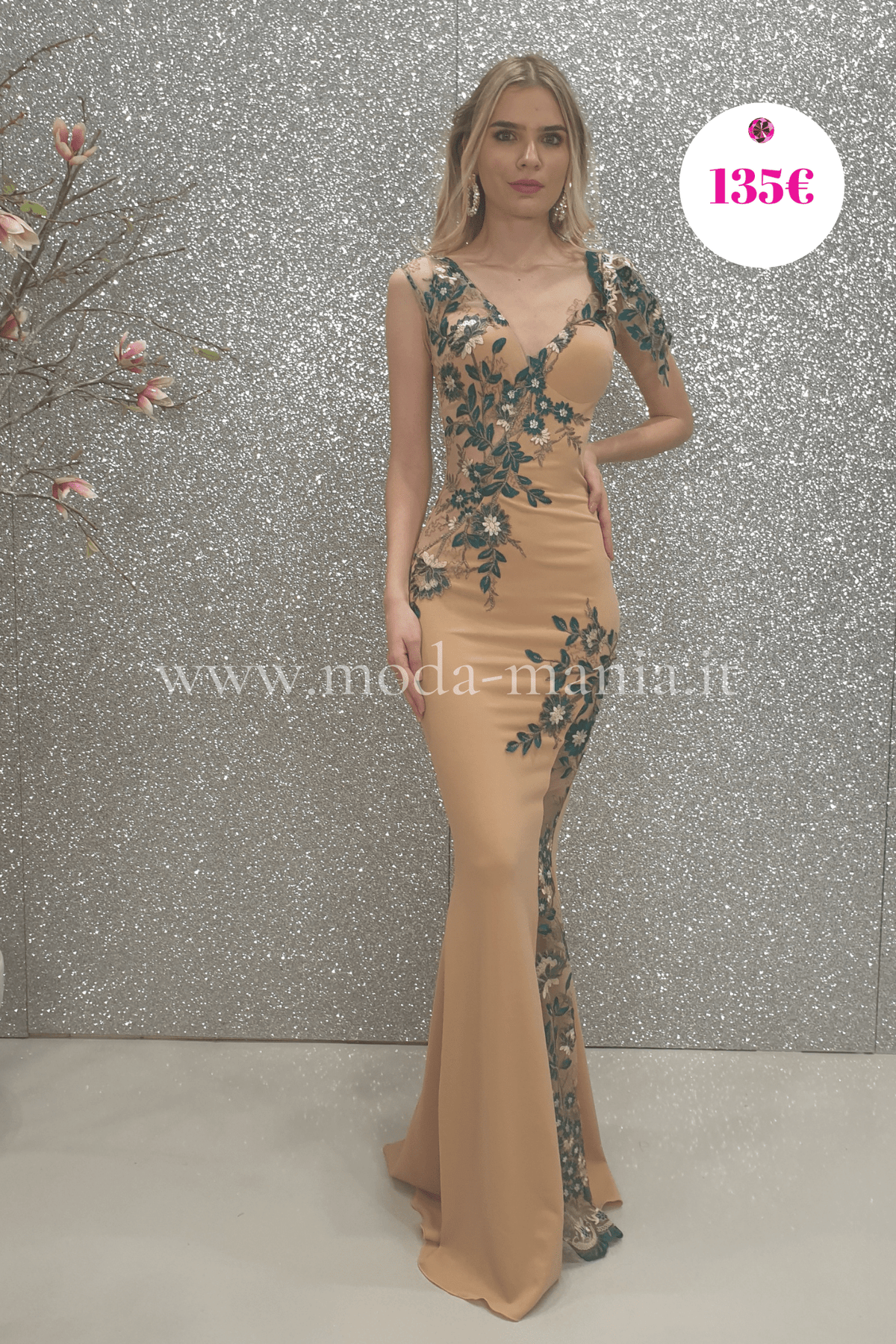 Abito lungo beige a sirena Chanttal con inserto in tulle floreale ricamato verde, vestito elegante e femminile.