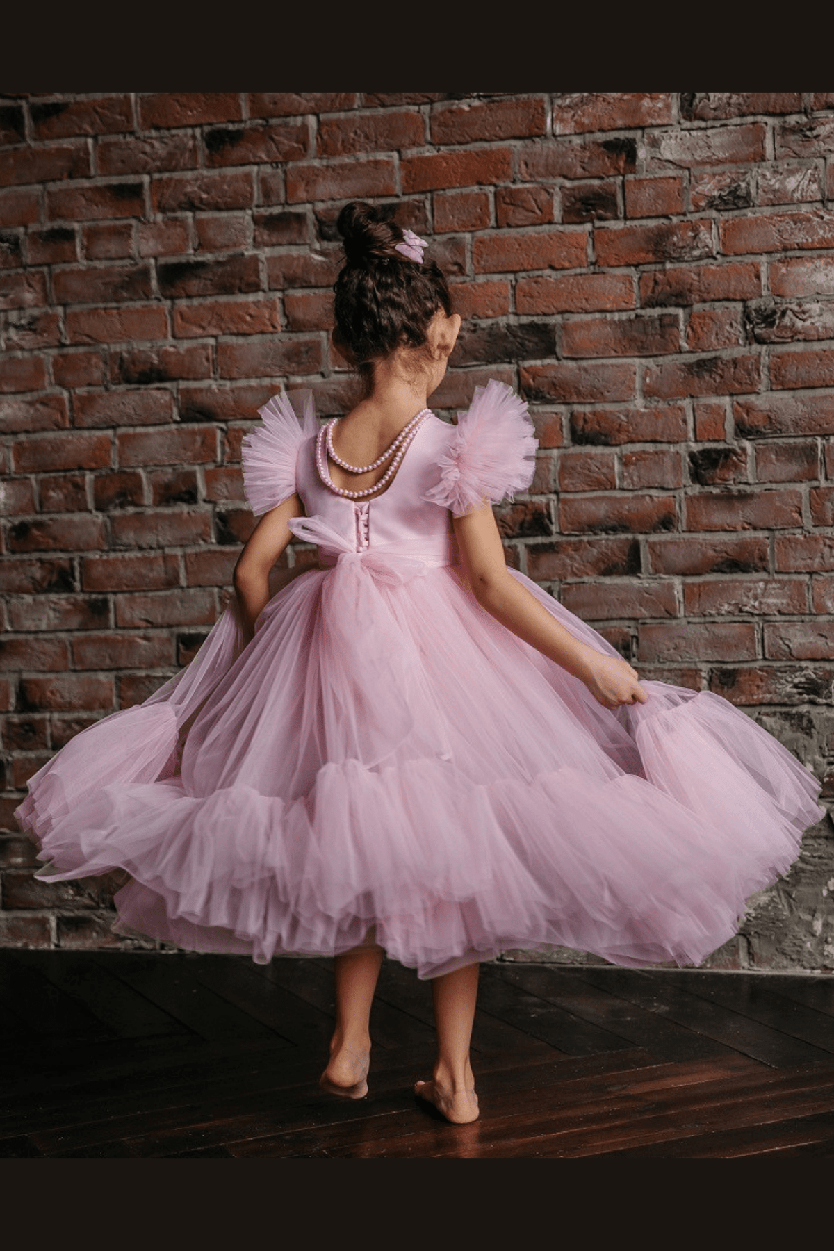 Abito rosa per bambina Moda-Mania con maniche a ventaglio, gonna in tulle multistrato e dettagli di volant, abbigliamento per bebè.