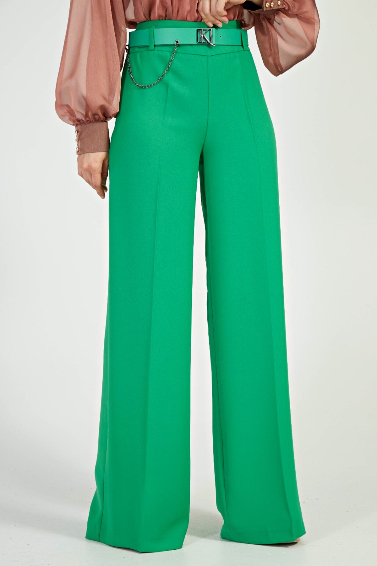 Pantaloni verdi a gamba larga Moda-Mania con vita accessoriata e cintura, tessuto leggero e stile elegante.
