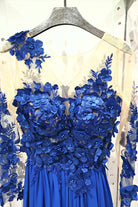 Abito lungo blu elettrico Moda-Mania con strascico e corpetto in tulle nude a fiori 3D, elegante e sofisticato.