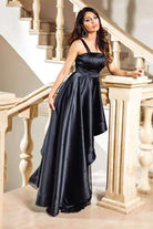 Abito lungo nero in taffetà Atmosphere modello asimmetrico con dettagli di perline nere, vestito elegante e sofisticato.