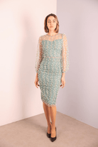 Abito a tubino aderente in tulle verde acqua con fantasia floreale e maniche lunghe, firmato Moda-Mania, abiti corti elegante.