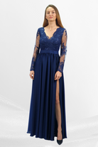 Abito lungo svasato blu notte con spacco laterale e corpetto in tulle ricamato, moda-manìa, abiti lunghi eleganti.
