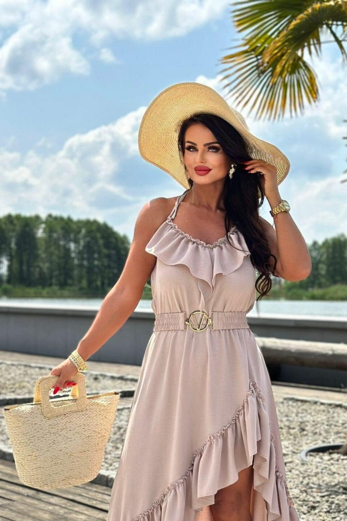 Abito beige chiaro corto davanti e lungo dietro con cintura elasticizzata e rifinito da volants