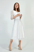 Abito midi bianco da cerimonia Moda-Mania in tulle lamè e chiffon decorato con brillantini, elegante e raffinato.