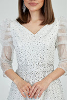 Abito midi bianco da cerimonia Moda-Mania in tulle lamè e chiffon decorato con brillantini, elegante e raffinato.