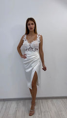 Abito bianco a tre quarti Moda-Mania con gonna a tulipano e corpetto 3D con fiori, abiti corti eleganti e femminili