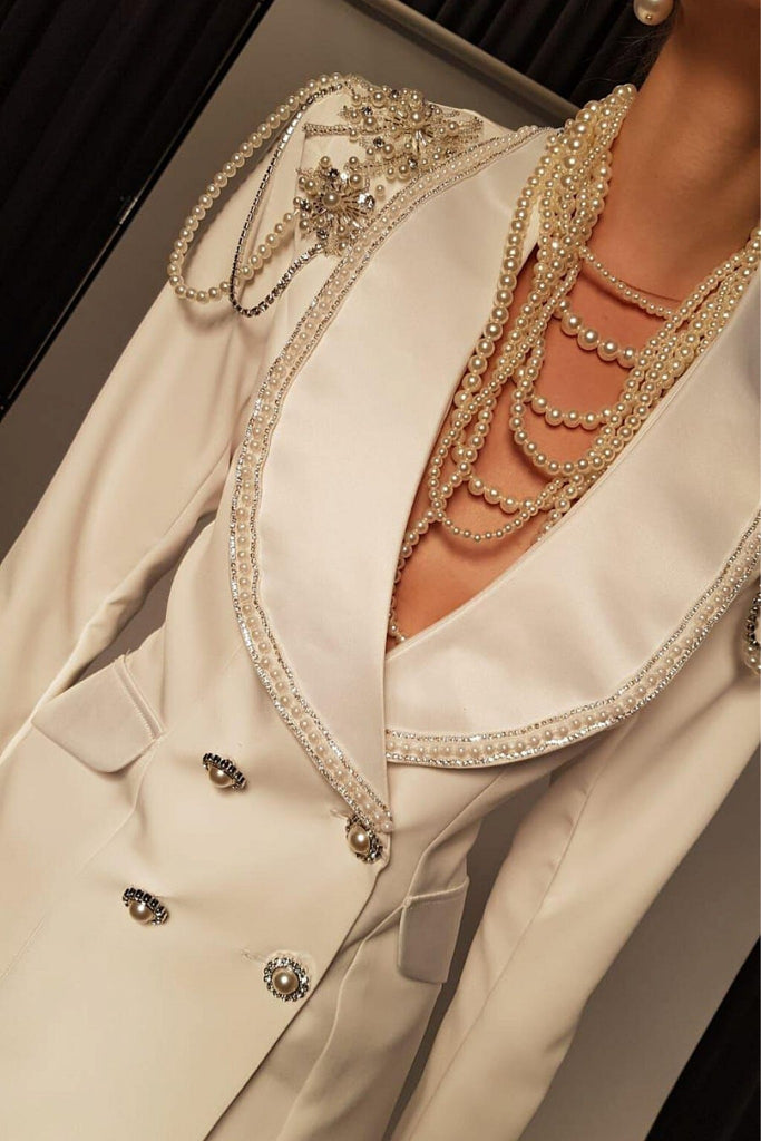 Abito blazer bianco doppiopetto Bby accessoriato con bottoni gioiello catenelle e decorazioni in perline e strass