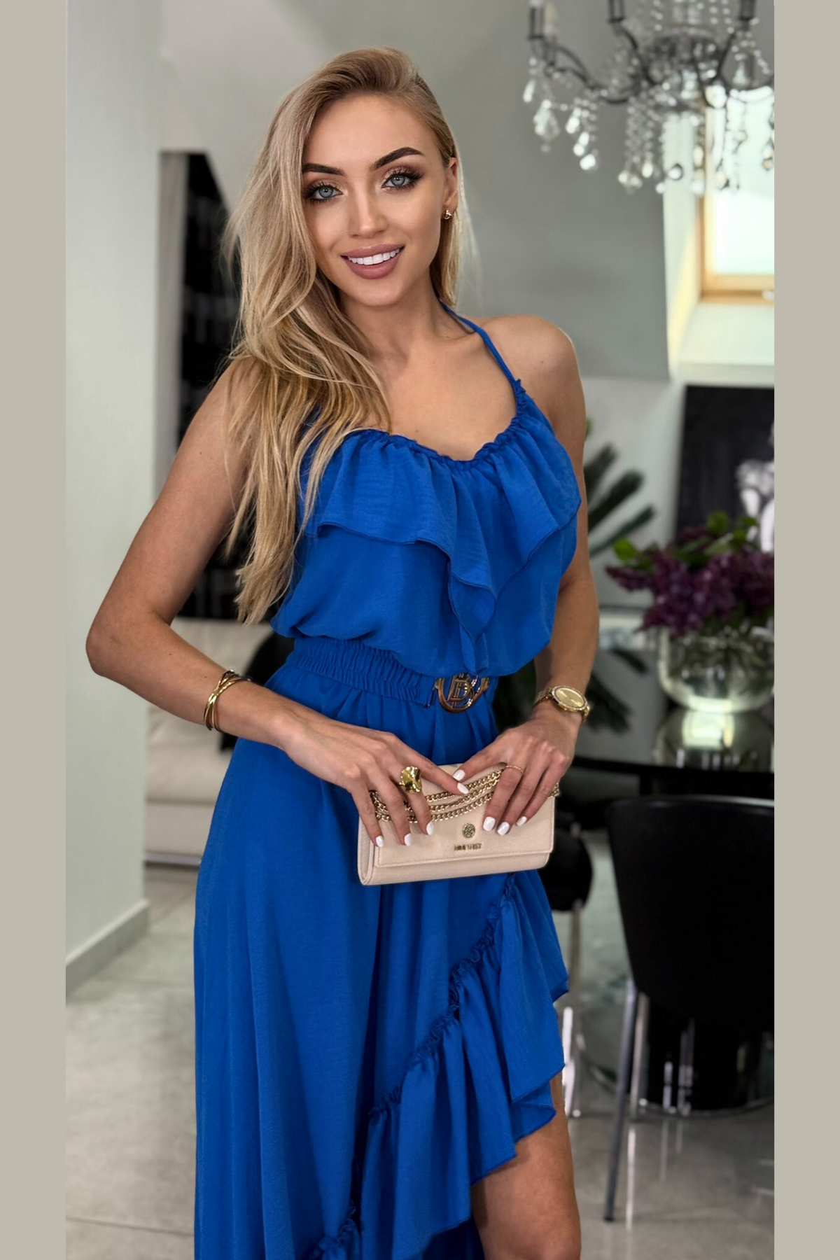 Abito corto blu elettrico Moda-Mania con dettagli volant, cintura elasticizzata, davanti corto e dietro lungo, stile femminile e elegante