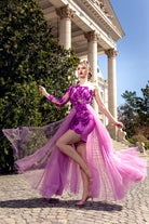 Abito corto fucsia a fiori con mono manica e gonna lunga ampia in tulle, firmato Moda-Mania, dettaglio di abito elegante e femminile