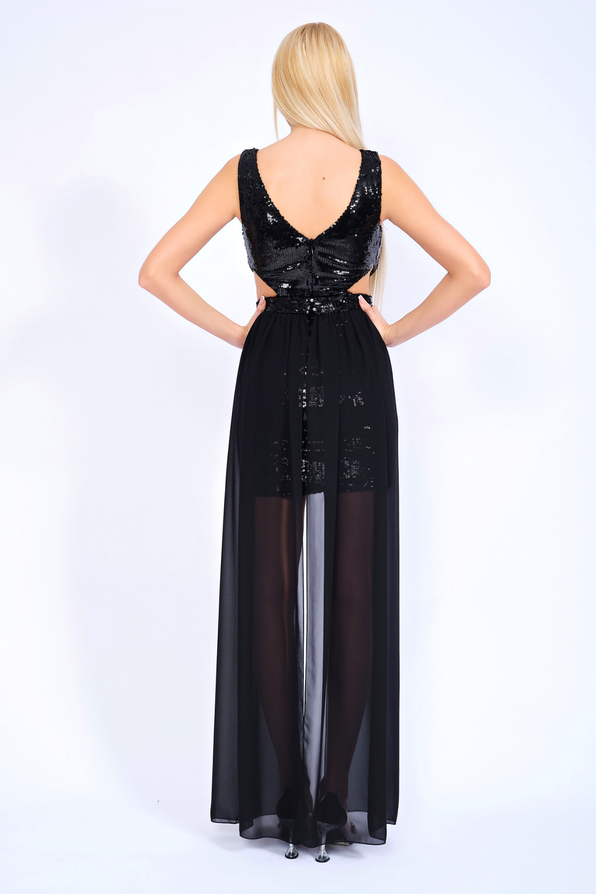 Abito corto nero in paillettes con aperture laterali e strascico staccabile, moda-mania, elegante e brillante.