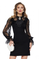 Abito corto nero linea dritta Moda-Mania con maniche in pizzo e spilla decorativa, elegante e femminile.