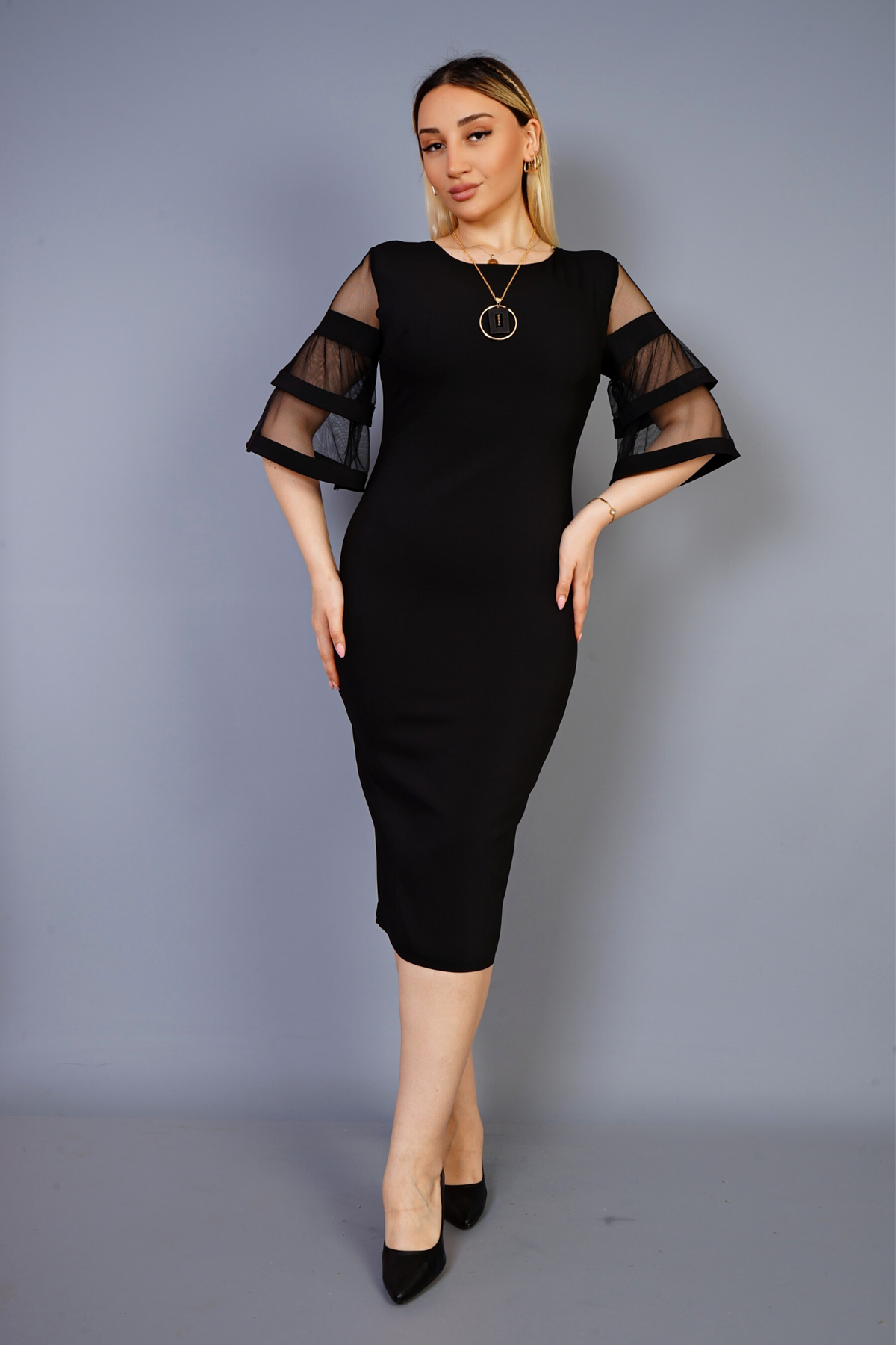 Vestito midi nero per donne curvy Moda-Mania, maniche a campana in tulle e zip doppio cursore, vestibilità elegante e sofisticata