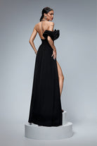 Abito elegante nero Bby con corpetto a cuore applicazione ricami dorati e spacchi profondi laterali