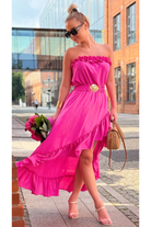 Abito estivo fucsia corto davanti e lungo dietro di Moda-Mania, con scollo a barchetta, maniche rimovibili e cintura accessoria.